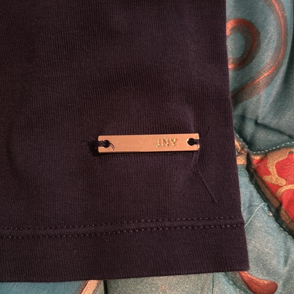 Navy Jones New York Shirt with great accents details on the front of the shirt - Picture 13 of 13